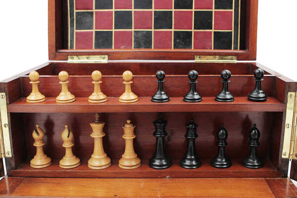 Дорожный набор настольных игр, компактно размещенных в специальной деревянной шкатулке с раздвижными створками, дополнительными вставками, креплениями и съемными полочками для хранения и транспортировки. 1880 - 1900-е гг. Западная Европа: